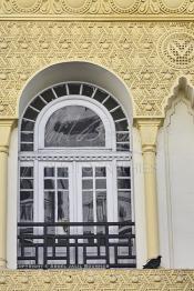 Image du Maroc Professionnelle de  L’architecture du début du XXème siècle sur le boulevard Mohamed V, l'un des plus anciens de "Casablanca". De nombreux architectes internationaux, et surtout des français, qui se sont inspirés des courants des Art Nouveau en vogue en Europe et particulièrement des Art Déco en y ajoutant des caractéristiques locales tel que, stucs, sculptures ou de zelliges, visible sur les façades des immeubles construits pour les colons à Casablanca. Détail de l'immeuble du journal le MatinLe fameux bâtiment de " Maroc-Soir "  Art nouveau style « Néo-Mauresque » une œuvre de l'architecte français Marius Boyer, Dimanche 11 Janvier 2009. (Photo / Abdeljalil Bounhar)